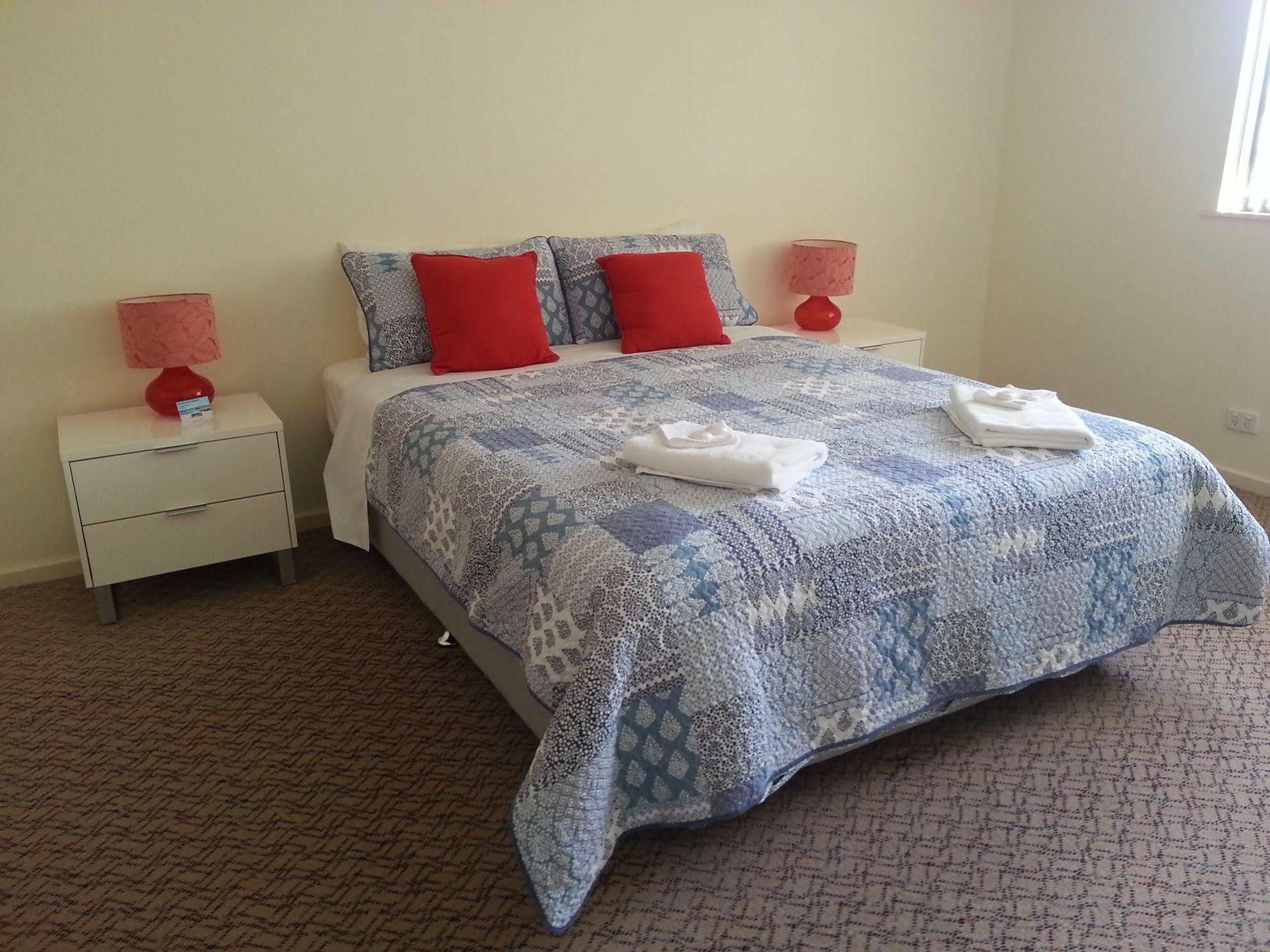 Palm Beach Guest House Рокингем Экстерьер фото