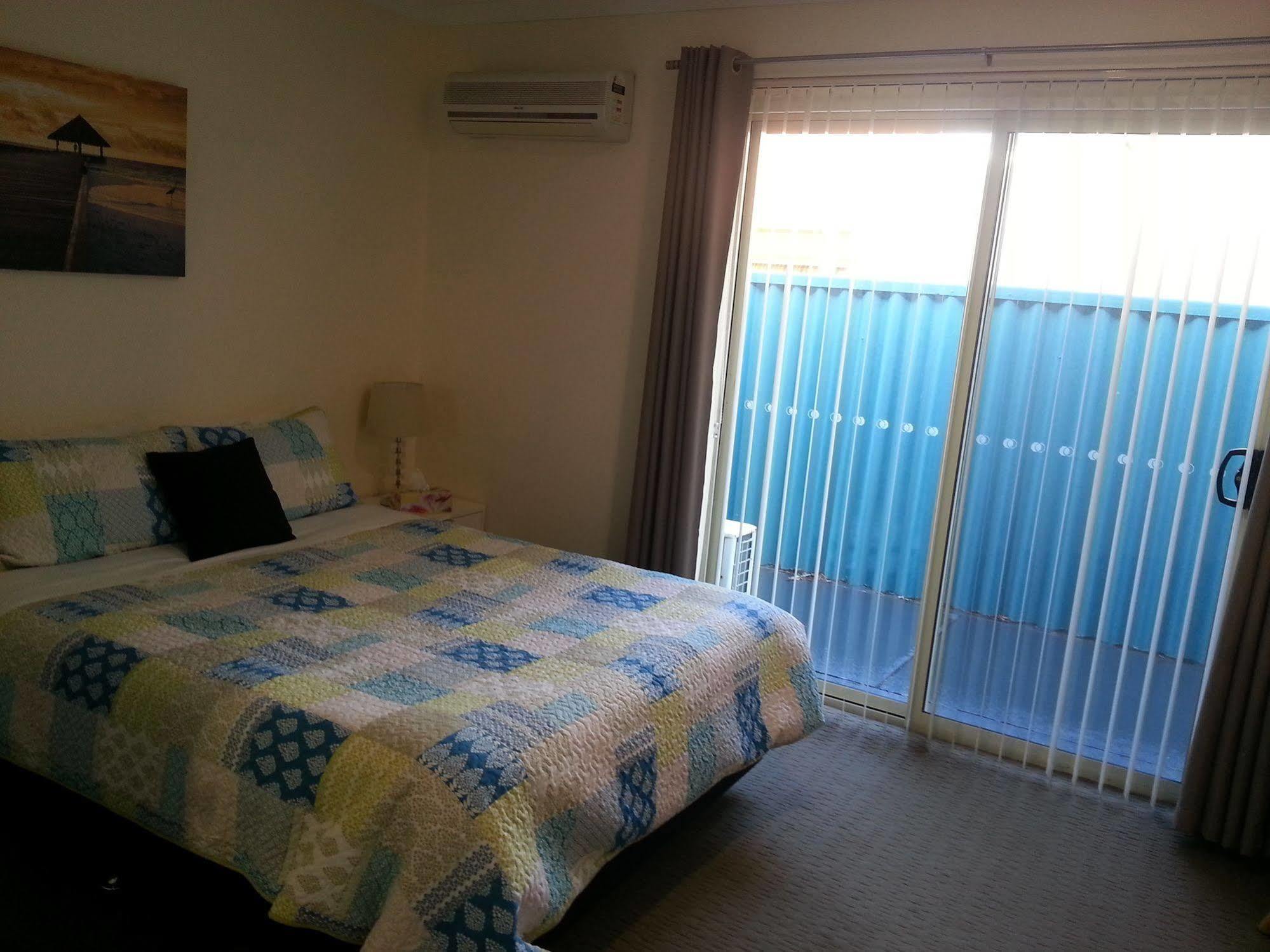 Palm Beach Guest House Рокингем Экстерьер фото